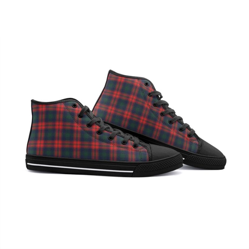vista frontal de zapatillas high top Piyoyas Red Tartan High Tops de Lona a la Escocesa